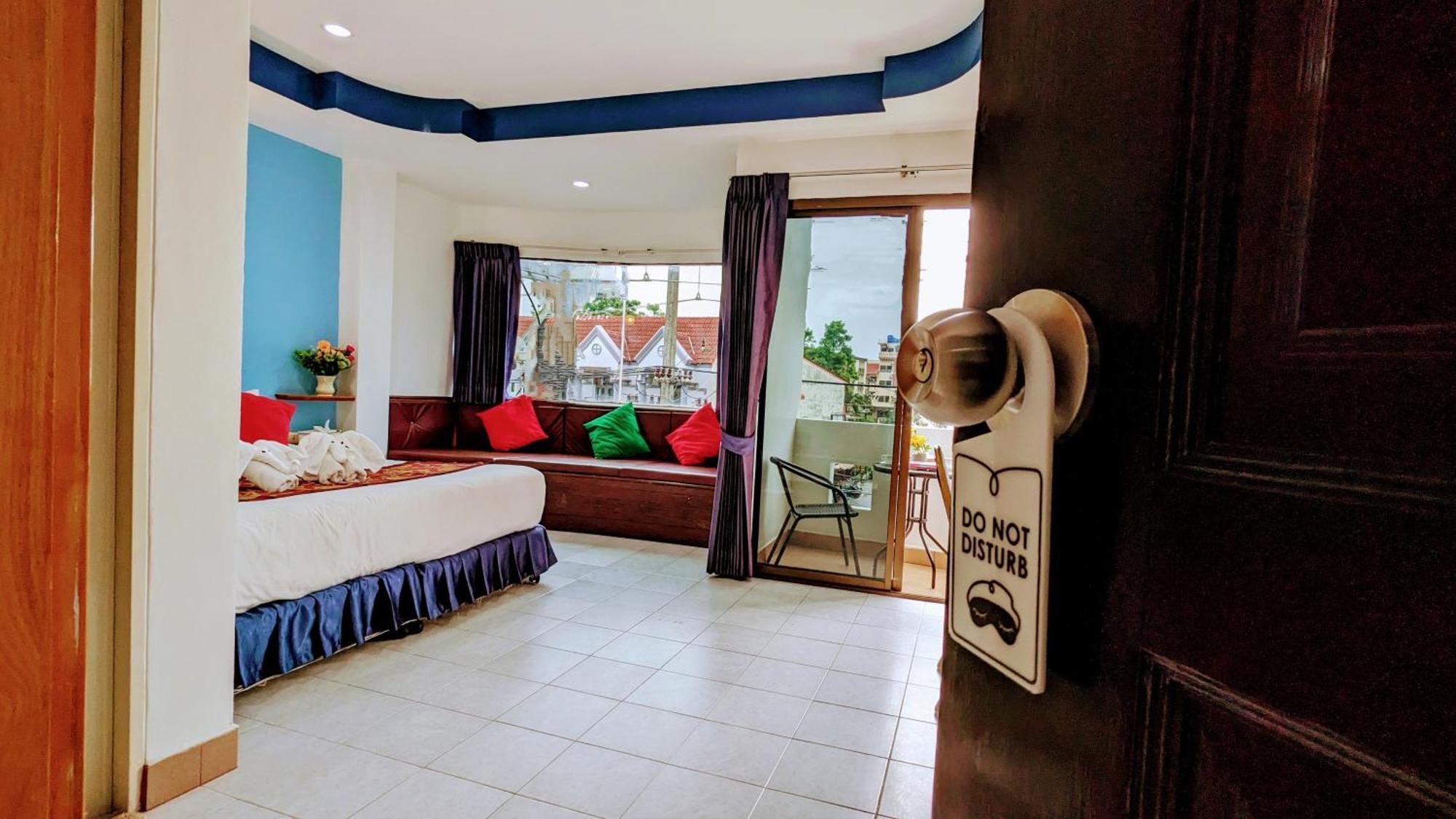 Hotel Heaven House Restro & Bar Patong Exterior foto