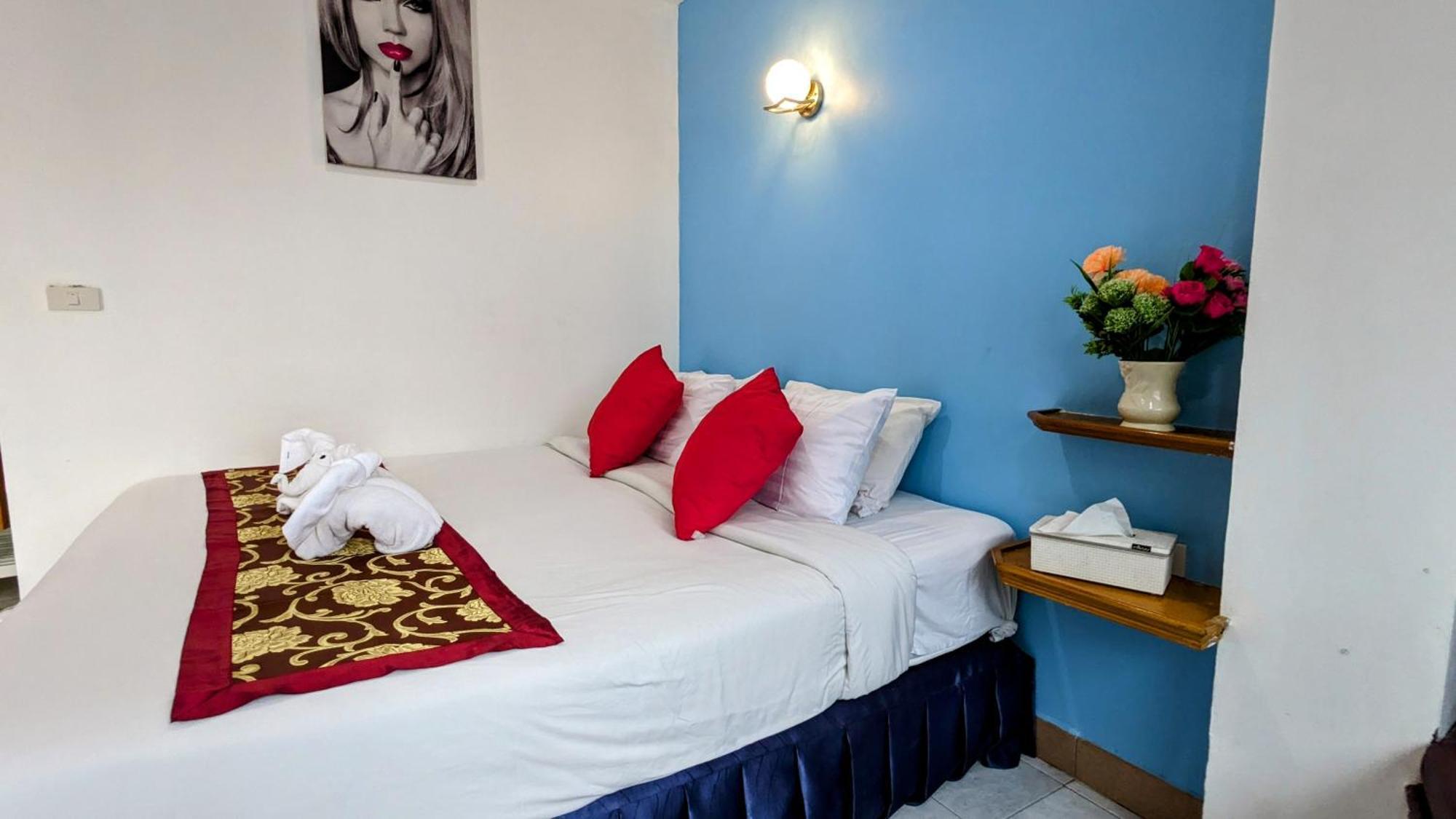 Hotel Heaven House Restro & Bar Patong Exterior foto