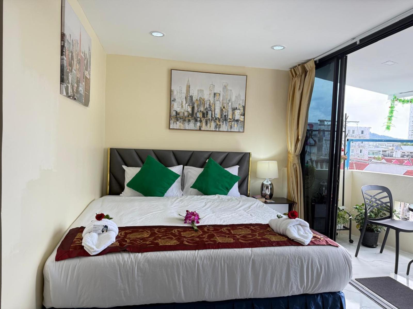Hotel Heaven House Restro & Bar Patong Exterior foto